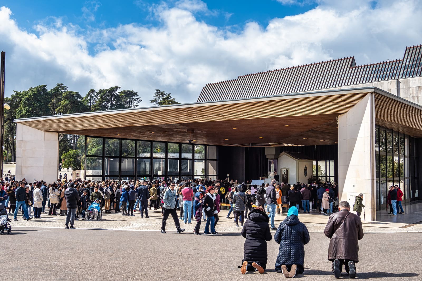 Peregrinos reunidos en el Santuario de Fátima