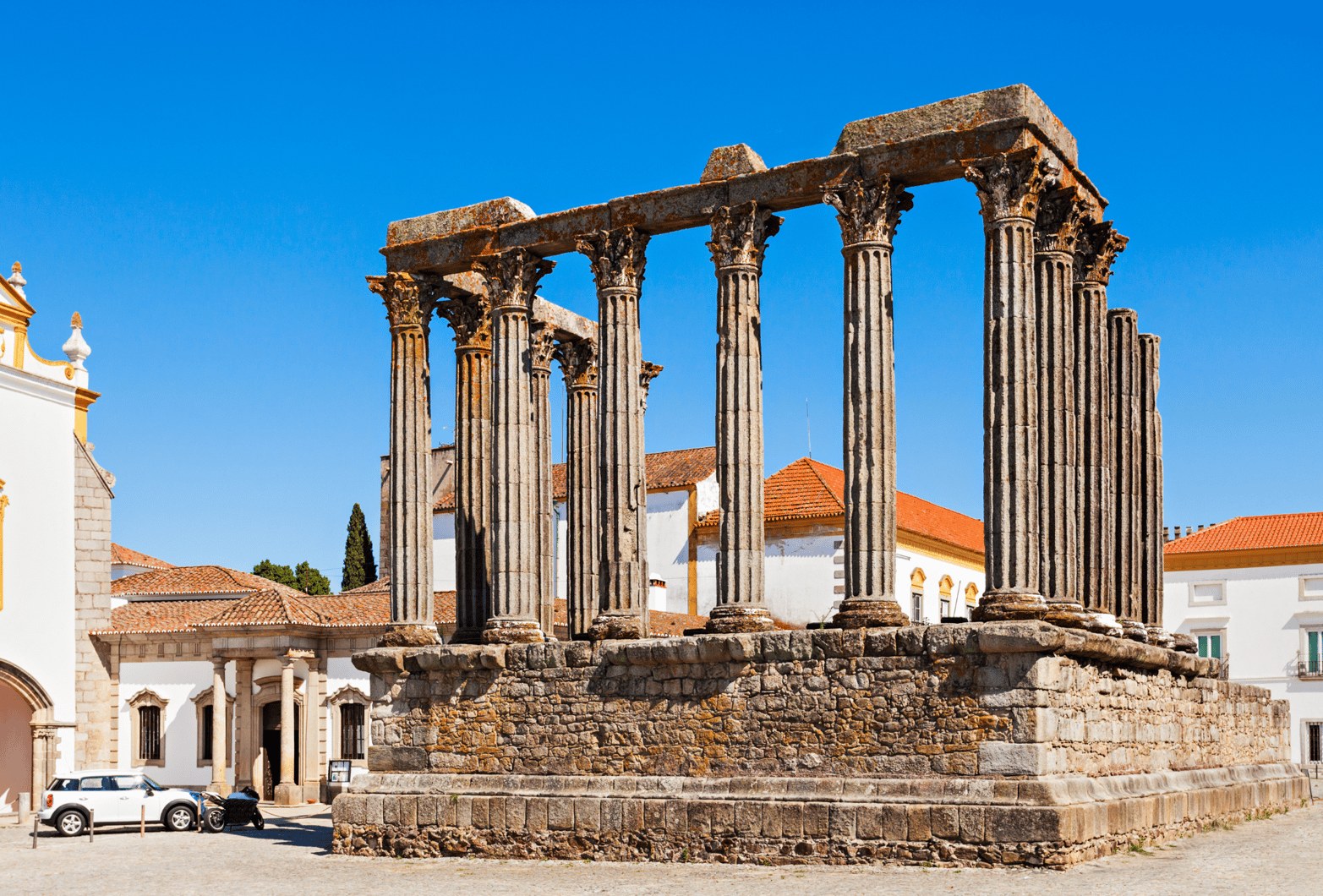 Évora, Chapel of Bones, Monsaraz & Alentejo Wine: Templo Romano de Évora