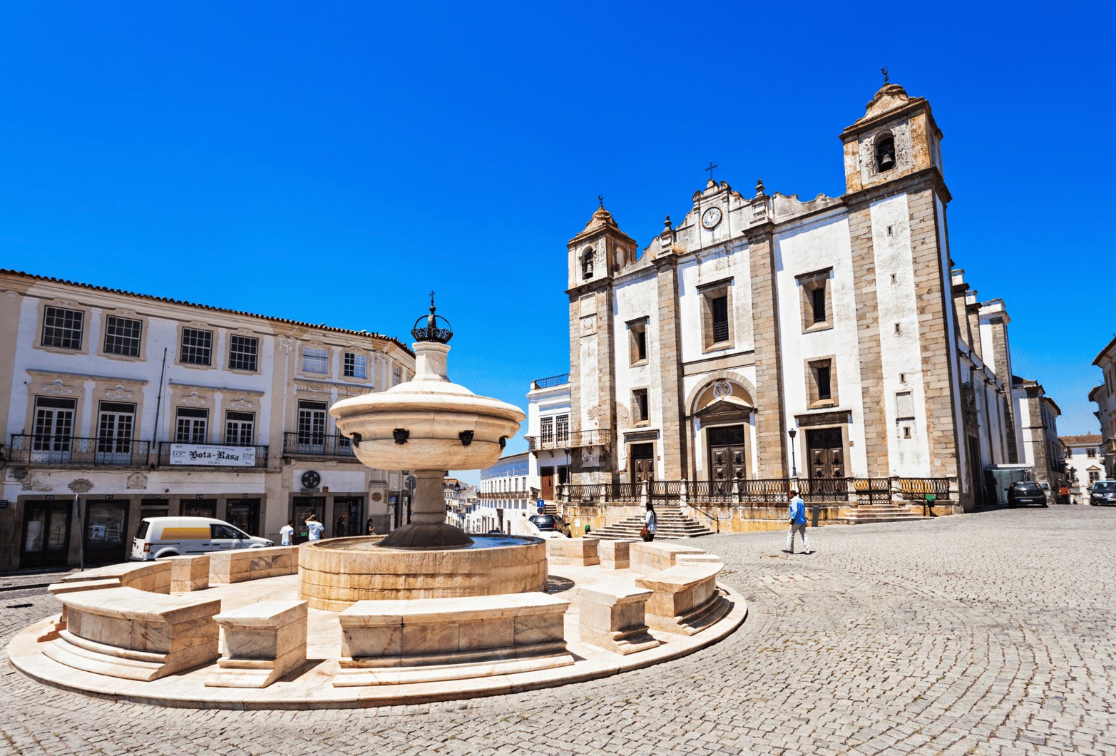 Évora, Chapel of Bones, Monsaraz & Alentejo Wine: Monsaraz