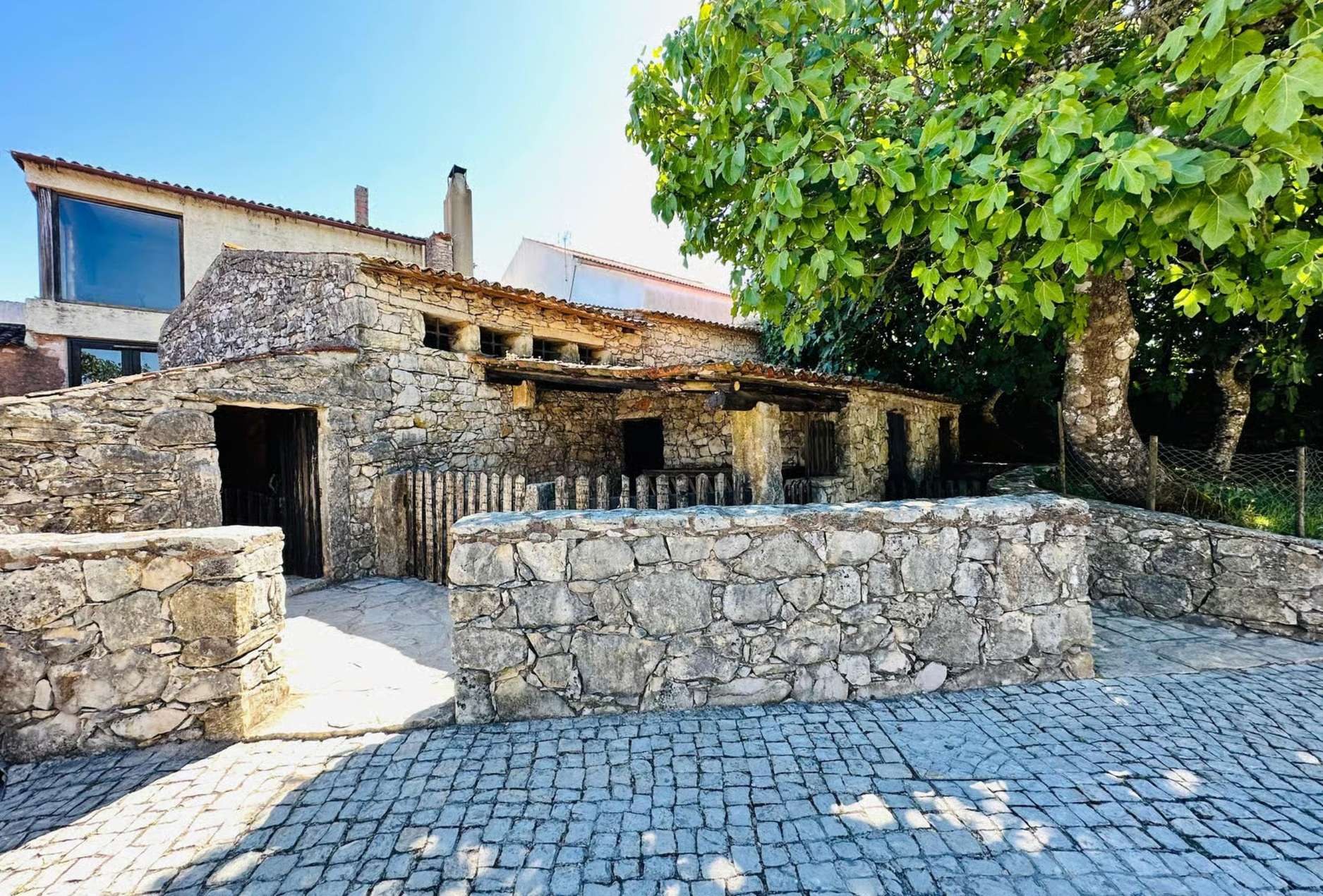 Santuario de Fátima & Pastorcitos: Aljustrel